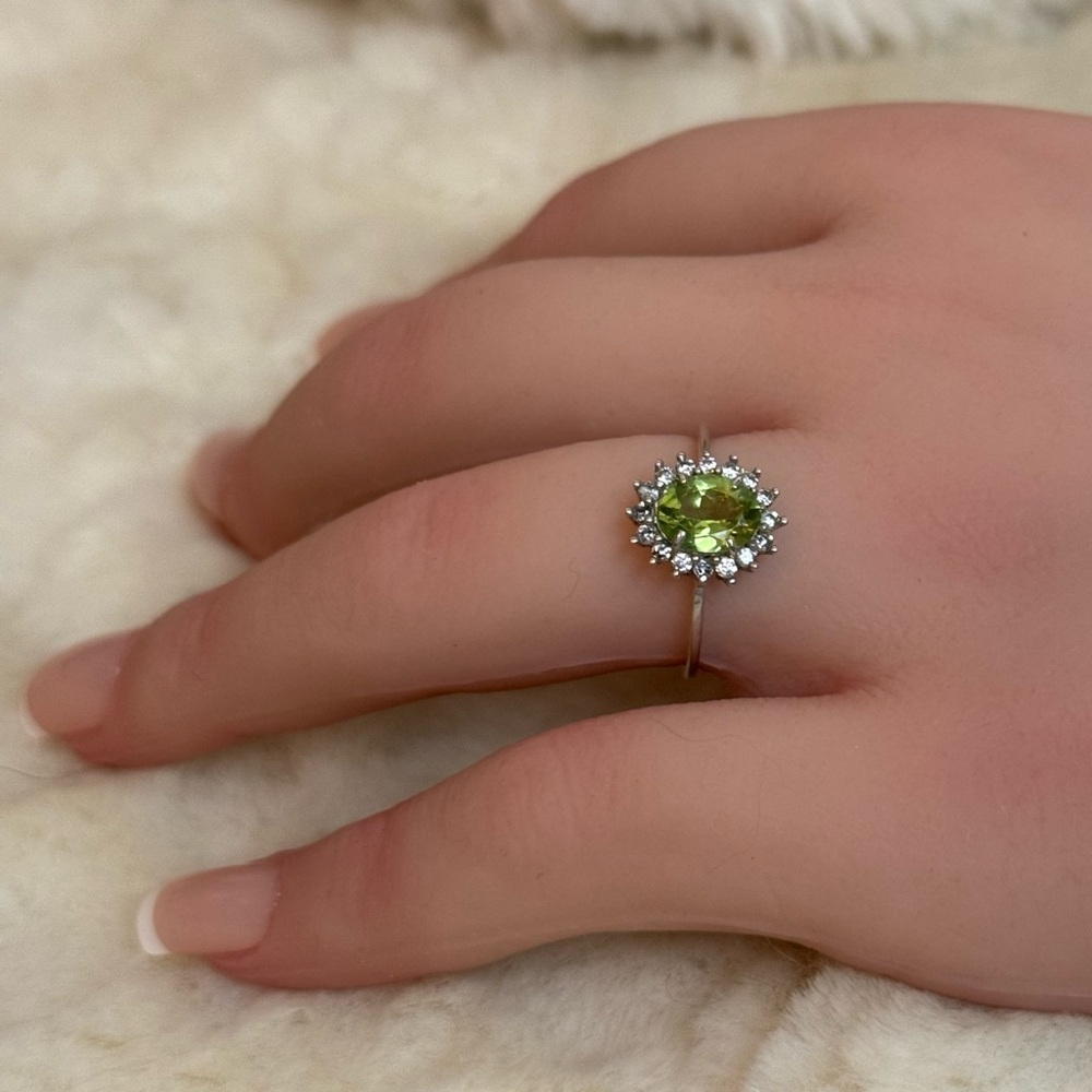 Natural Peridot & White Topaz Ring - Picture 3 of 5
